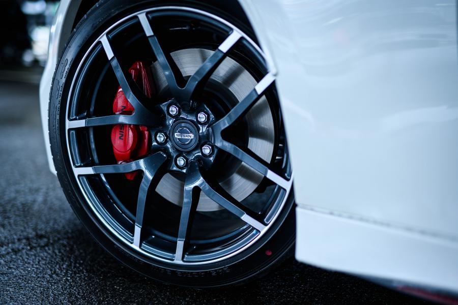 Колеса Nissan Fairlady Z Nismo (Z34) 2014 года  (JP) (фото 34 из 39)